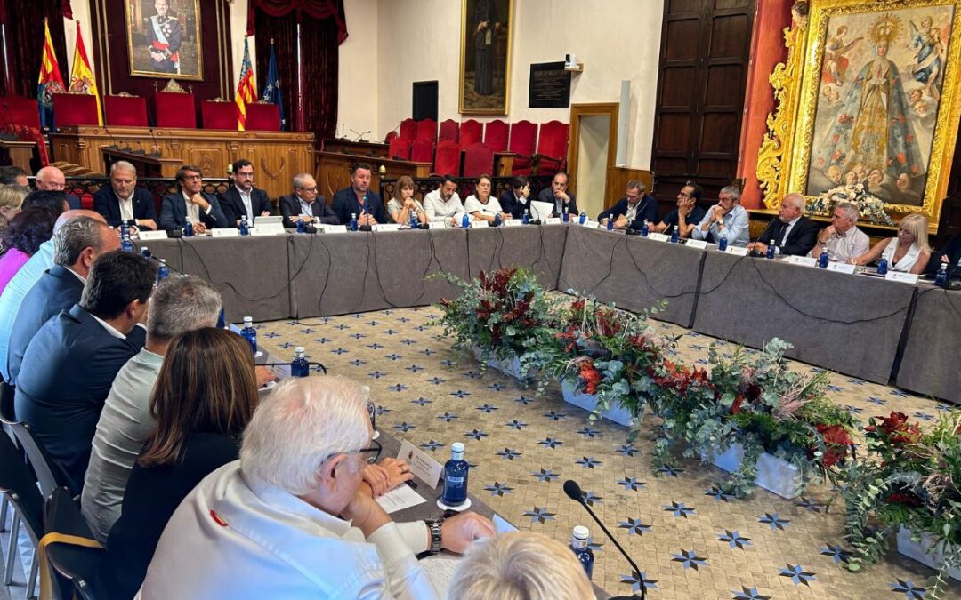 CEDELCO demanda la apuesta por la innovación y la agilidad en licencias, ante el ayuntamiento.